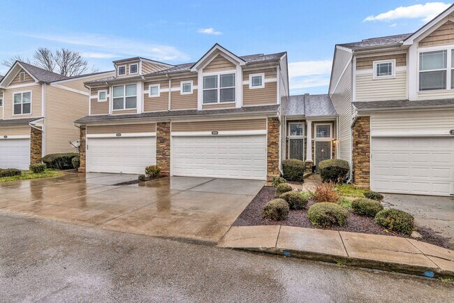 Foto del edificio - Move-in Ready Townhome in heart of Spring Hill