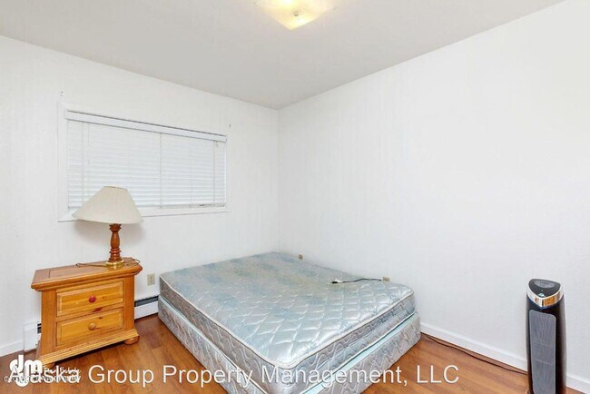 Building Photo - 2 br, 1 bath House - 227 E 12th Ave