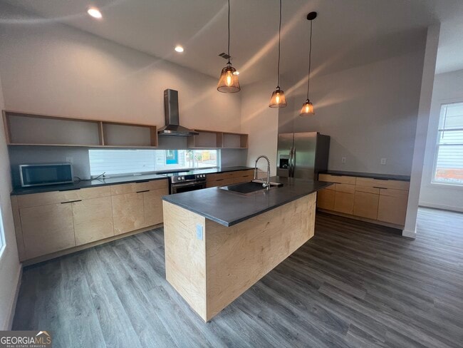 Building Photo - 221 North Ave