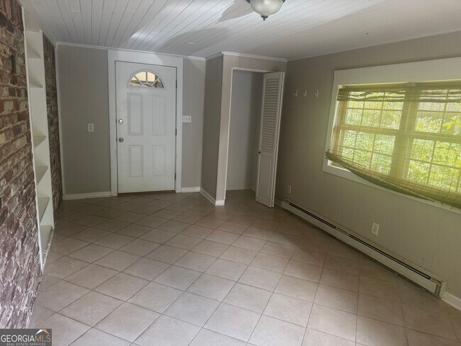 Building Photo - 2090 Jordan Terrace NE