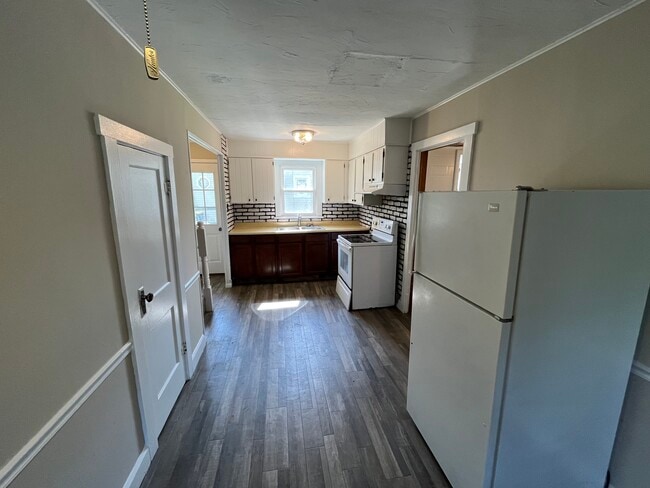Building Photo - 521 W Vinyard St