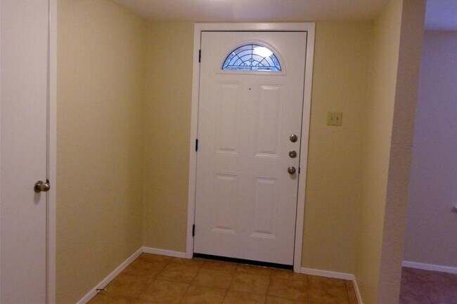 Building Photo - 12107 Tanglebriar Trail