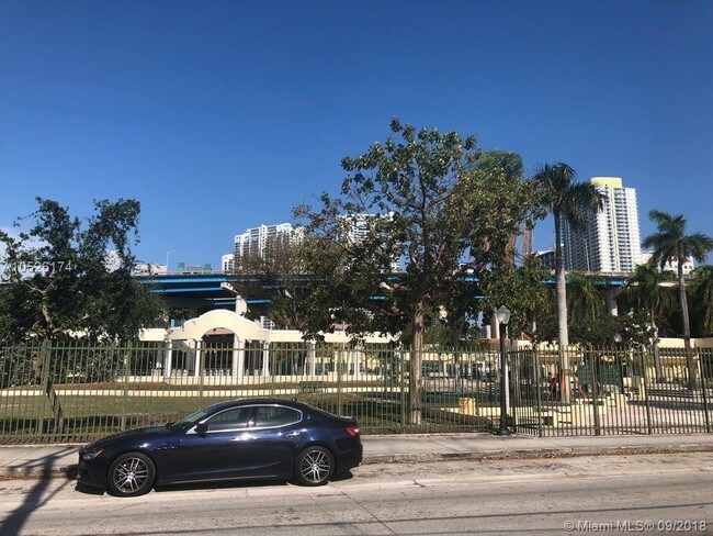 Foto del edificio - 320 SW 4th Ave