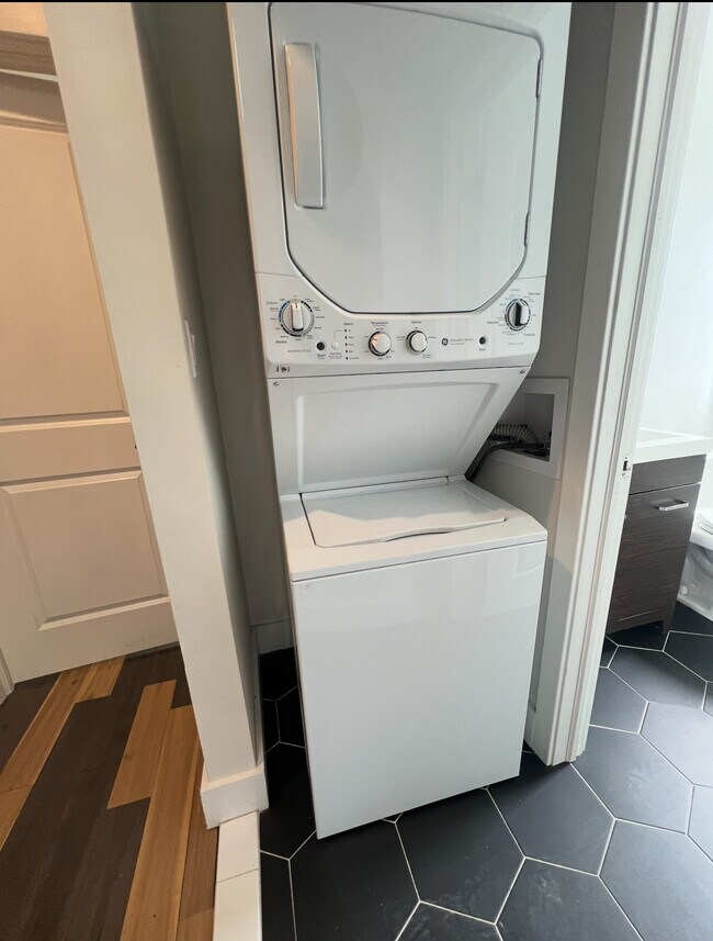 Washer/Dryer - 2633 W Allegheny Ave