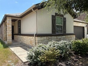 Building Photo - 147 Mary Max Cir