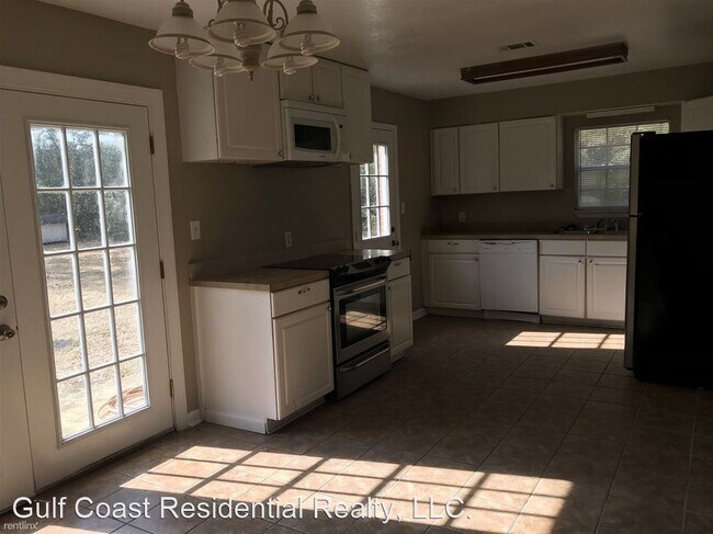 Building Photo - 3 br, 2 bath House - 1329 Spruce