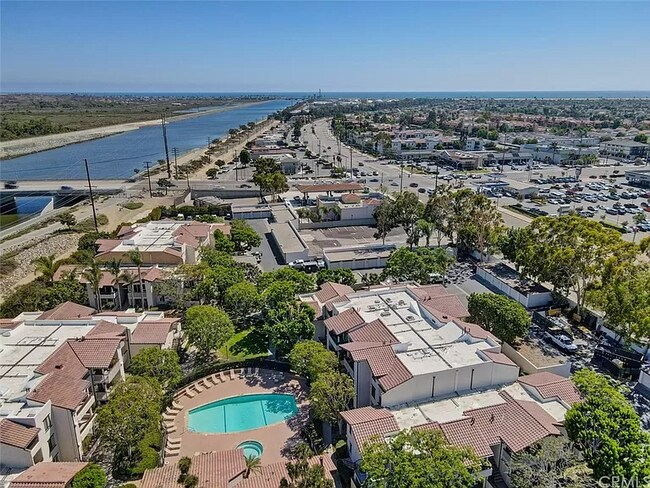 Foto del edificio - 21372 Brookhurst St