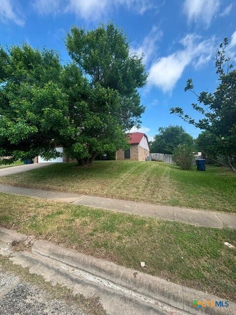 Building Photo - 403 E Hogan Dr