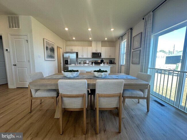 Building Photo - 115 Malibu Dr