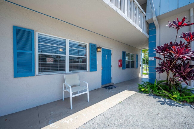 Building Photo - 801 Hummingbird Way