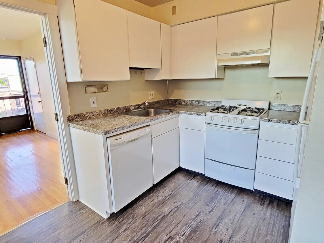 34 Kinross Rd Unit 15, Boston, MA 02135 Condo for Rent in Boston, MA