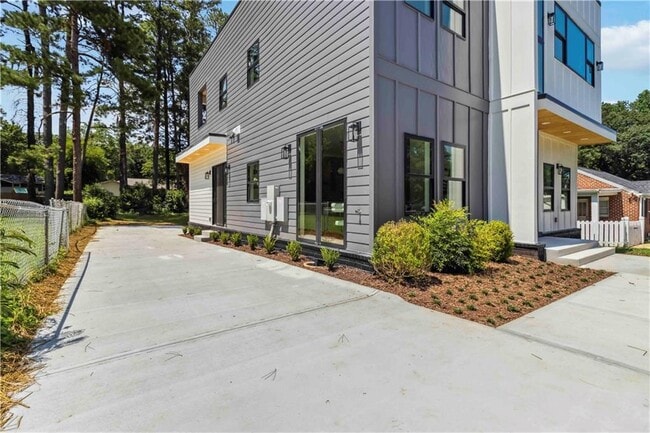Foto del edificio - 1554 Columbia Cir