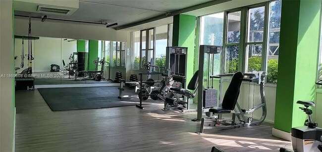 Foto del edificio - 7545 E Treasure Dr