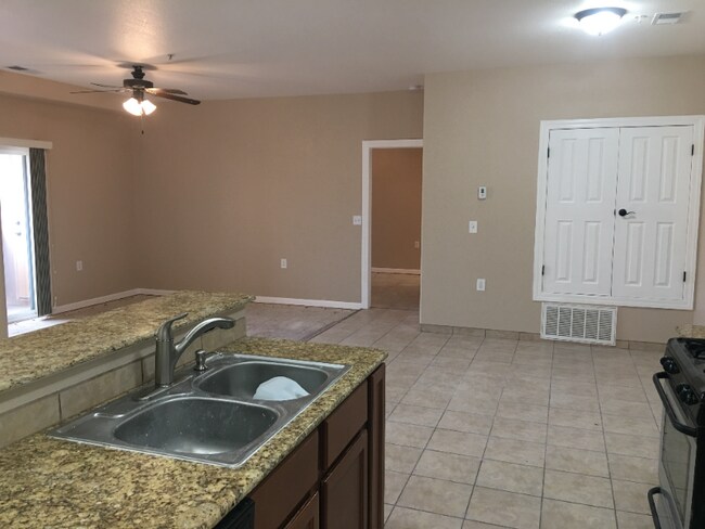 Foto del edificio - 6325 Reynolds Dr