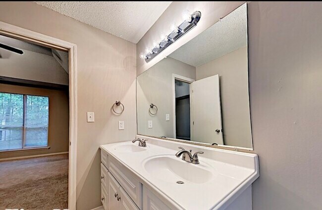 Foto del edificio - 4929 Patricia Ann Ln