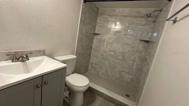 Building Photo - 6246 Oak Cluster Cir