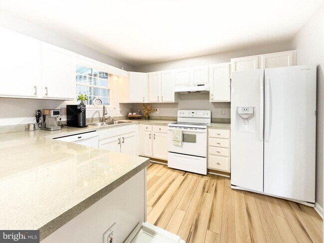 Building Photo - 13 Boulevard Pl