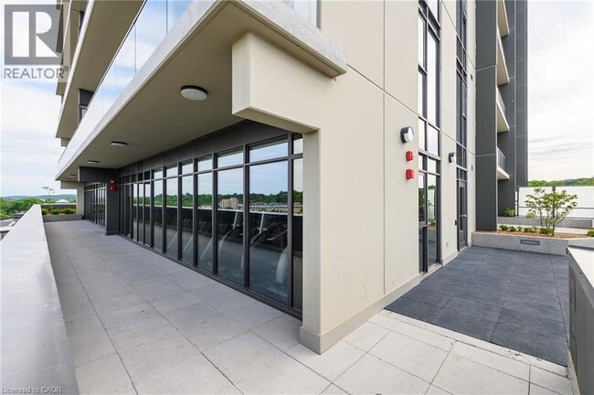 Photo du bâtiment - 50 Grand Ave S