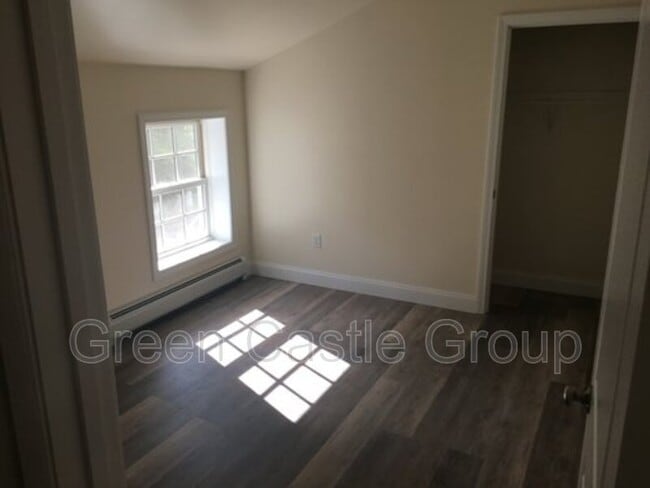 Foto del edificio - 323-325-325 College St