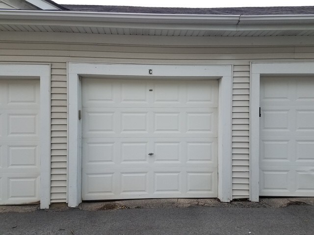 Building Photo - 151 N Waters Edge Dr