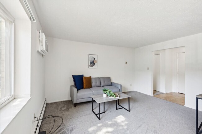 Foto del edificio - 5556 Broadview Rd