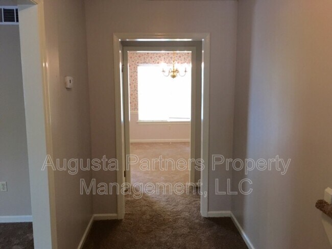 Building Photo - 368 Candlestick Way