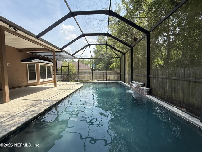 Foto del edificio - 12244 Lake Fern Dr