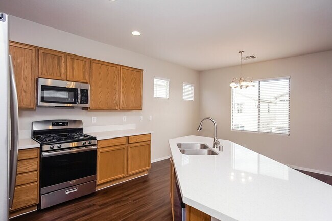 Building Photo - 6460 Hamilton Grove Ave