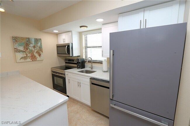 Building Photo - 1023 Anglers Cove