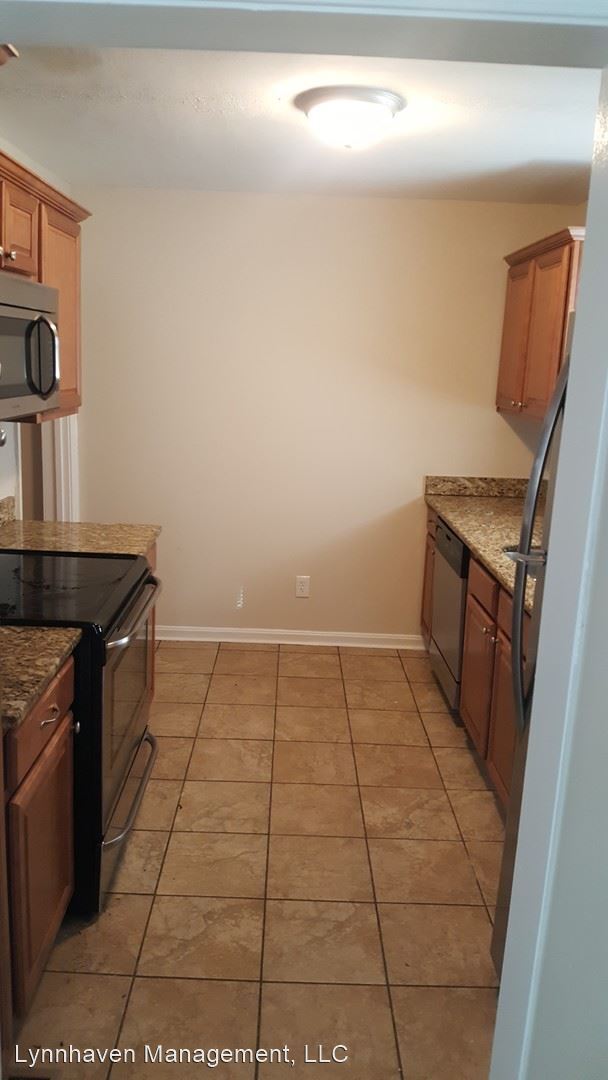 Building Photo - 3 br, 1 bath House - 156 Chichester Ave