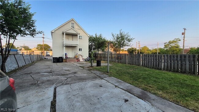 Foto del edificio - 3278 W 117th St
