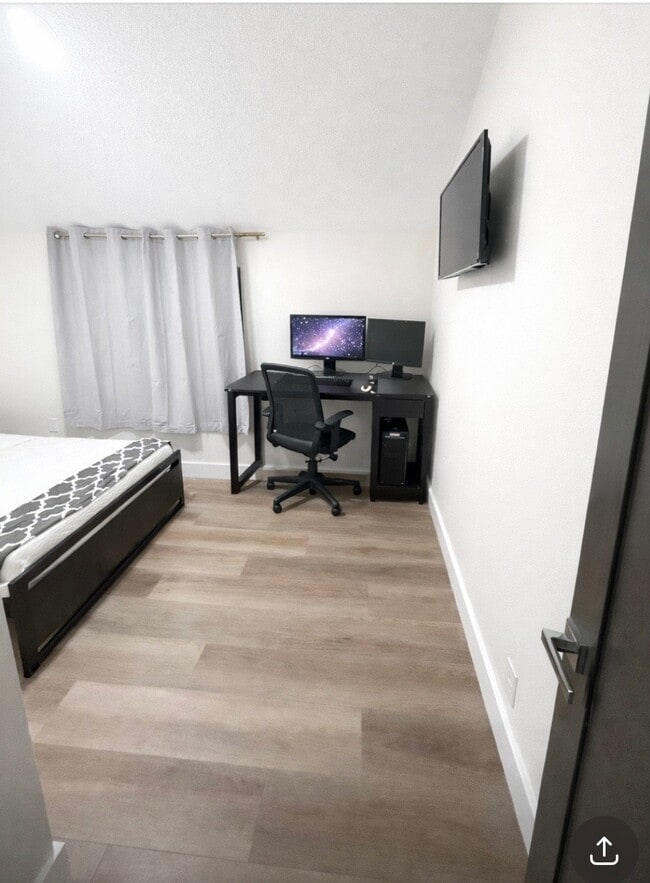 Photo - 801 E Knollwood St House