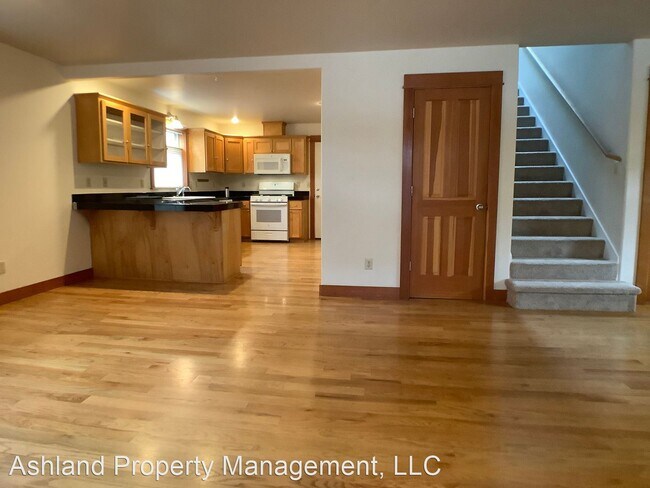 Building Photo - 3 br, 2.5 bath House - 846 Blackberry Lane