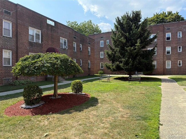 Building Photo - 1549 Central Park Ave