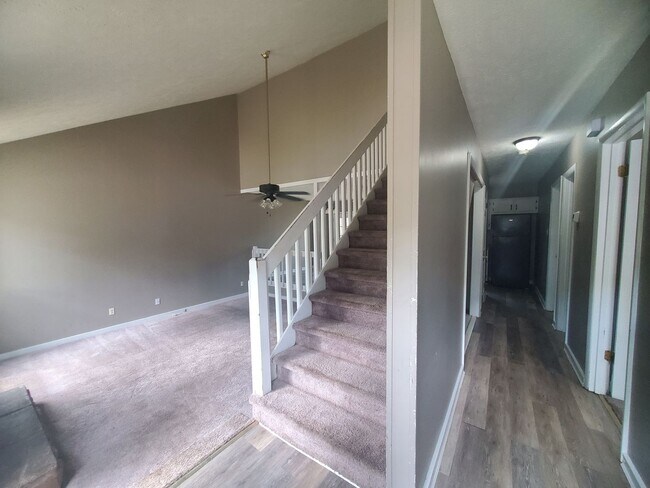 Building Photo - 6472 Kelmscot Ct