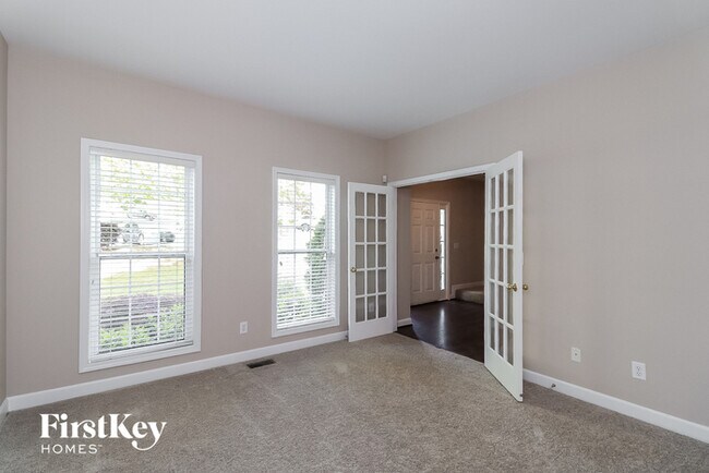 Building Photo - 729 Tall Oaks Dr
