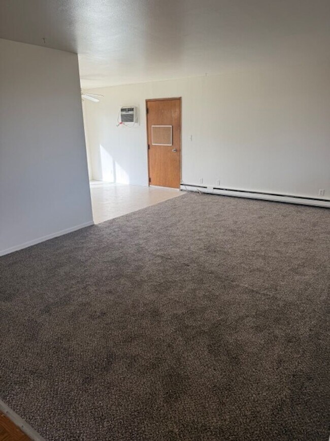 Foto del edificio - 3 bed, 1 bath, large 1 car garage