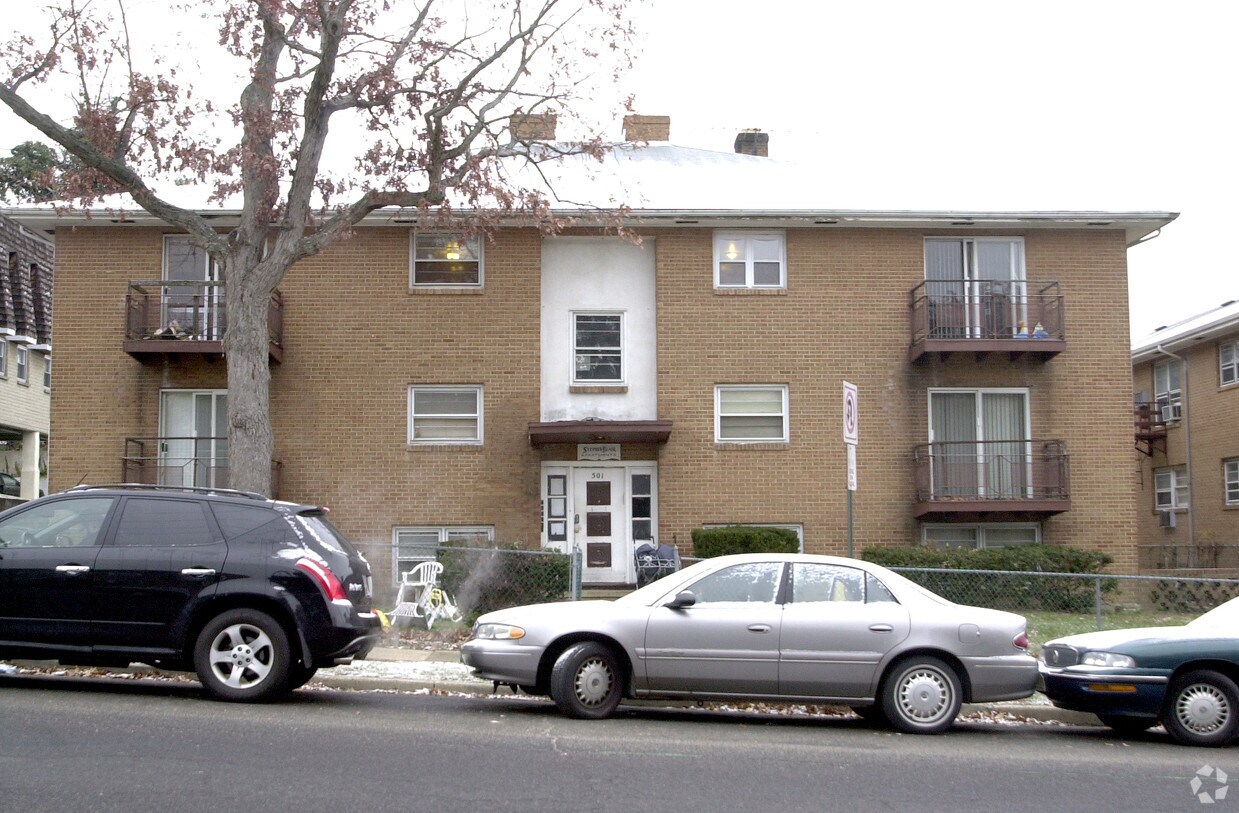 Building Photo - Tal Torah Dorm