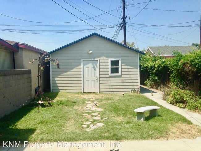 Building Photo - 2 br, 1 bath House - 725 W. Hill St