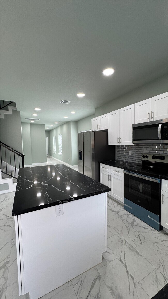 Building Photo - 129 S 10th St