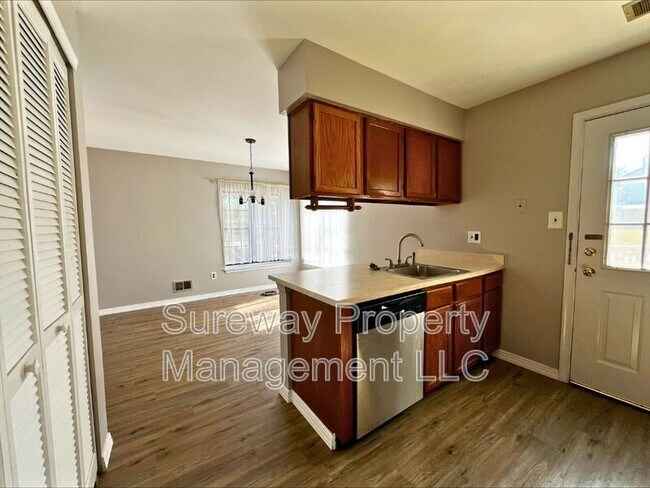 Building Photo - 23 Stratton Ct