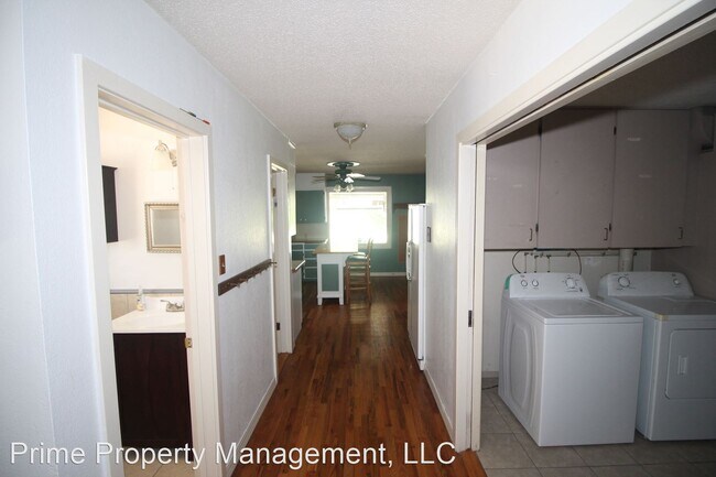 Building Photo - 3 br, 1.5 bath House - 2121 Gidding St.