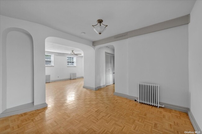 Foto del edificio - 231 Manorhaven Blvd