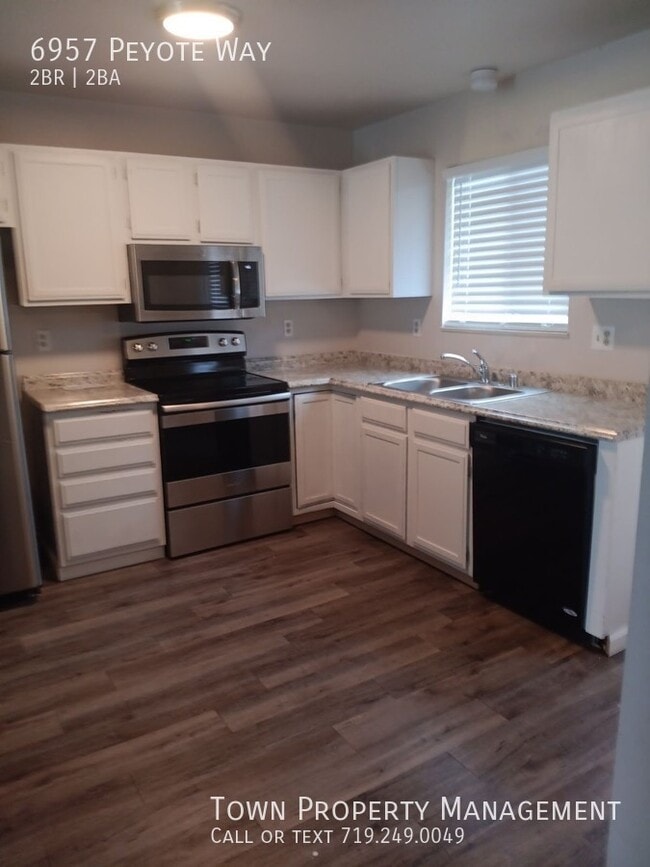 Building Photo - Townhouse in Rockrimmon