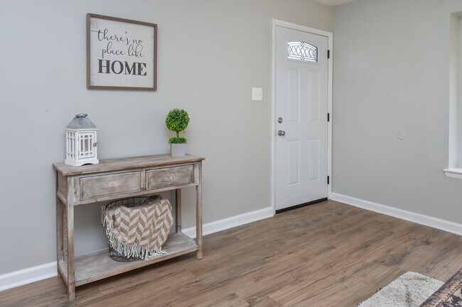 Foto del edificio - Completely Updated & Ready 07-08-26!! 1-Car Attached Garage! Pet Friendly!