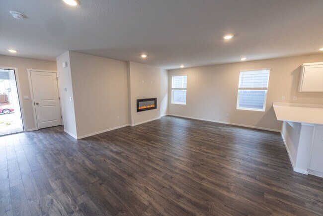 Foto del edificio - 3 bedroom home in Ridgefield w/ AC - Built in 2024