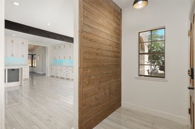 Building Photo - 24 Hornsilver Pl