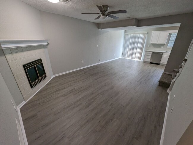 Building Photo - Renovated Duplex for rent
