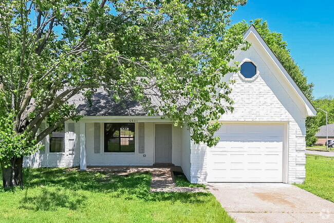 Building Photo - 6801 College Park Cove
