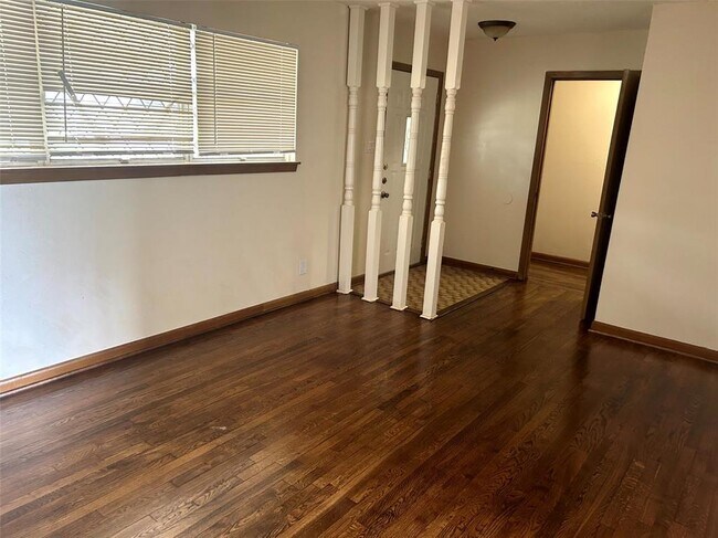Building Photo - 1606 Zapp Ln